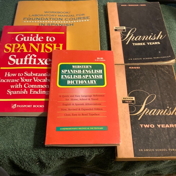 Bundle of five paperback, Spanish language resources - Picture 1 of 6
